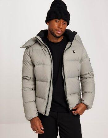 ESSENTIALS DOWN JACKET